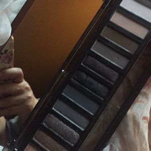 Urban Decay Smoky Eyeshadow palette